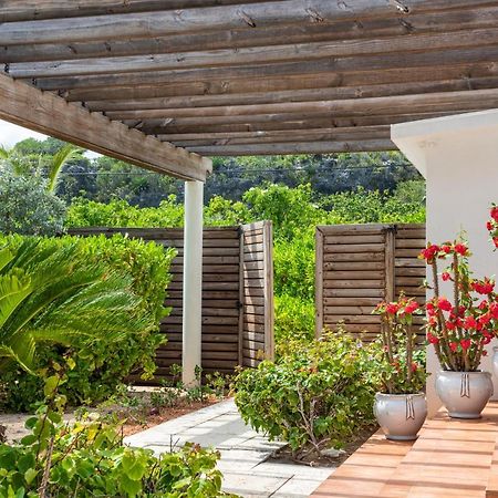 Le Soleil D'Or Hotel Cayman Brac Exterior photo
