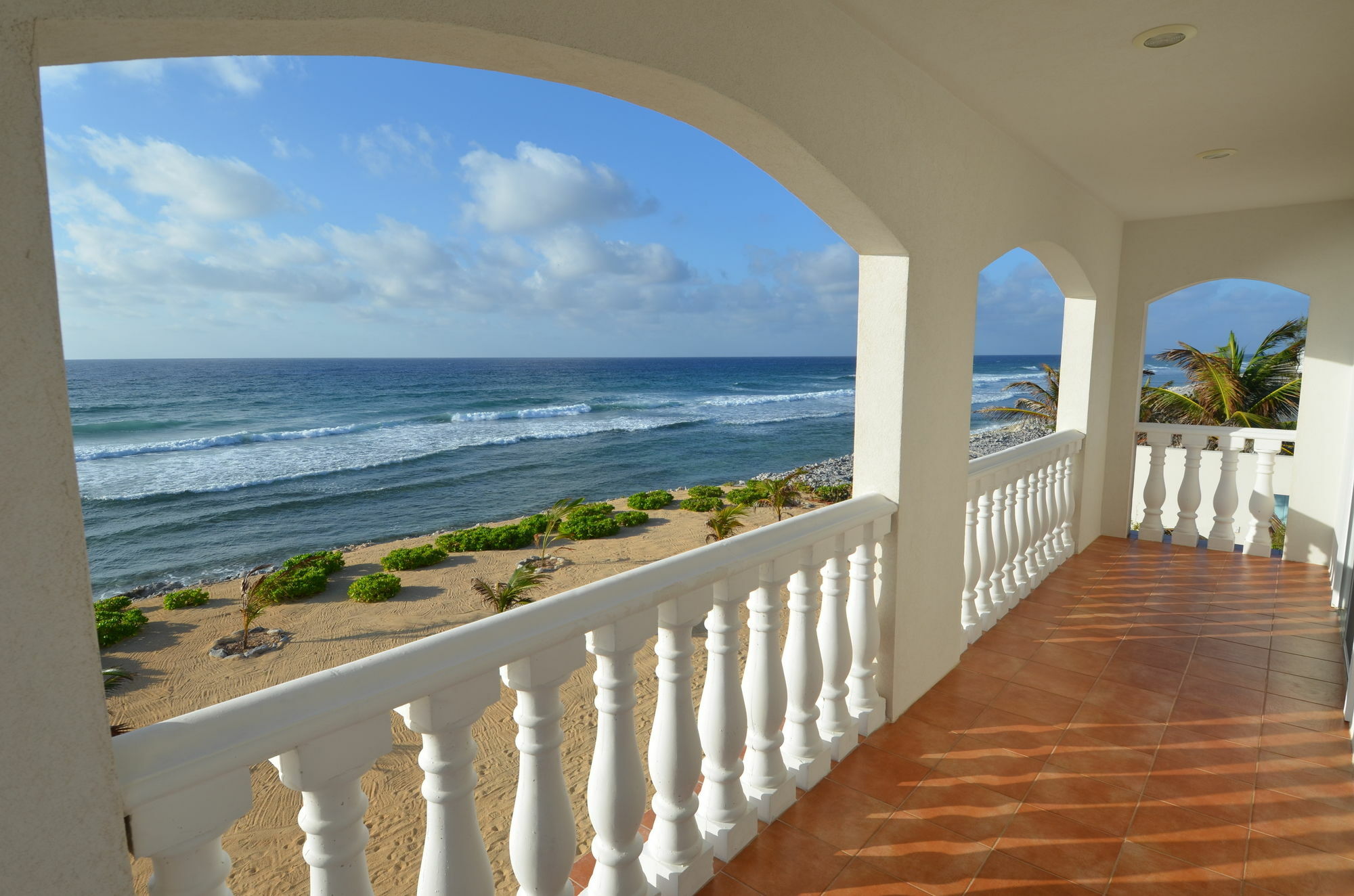 Le Soleil D'Or Hotel Cayman Brac Exterior photo