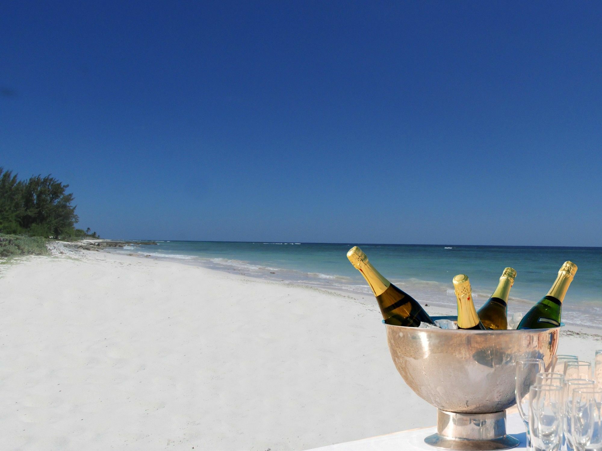 Le Soleil D'Or Hotel Cayman Brac Exterior photo